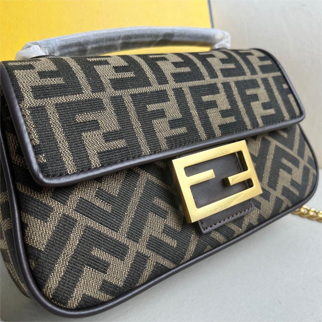 FENDI-Iconic Baguette Medium Chain Handbag, Jacquard Fabric Material