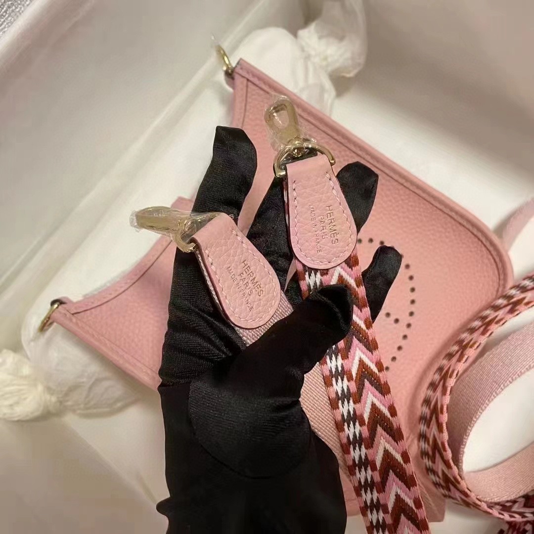 Hermes-Evelyne 17cm Evelyne TC leather 3q powder gold and silver buckle in stock