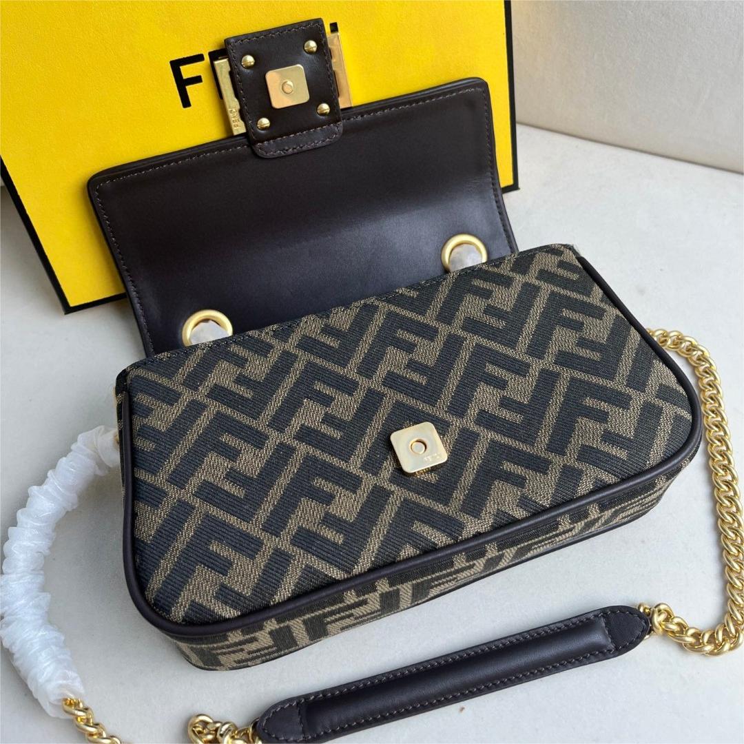 FENDI-Iconic Baguette Medium Chain Handbag, Jacquard Fabric Material