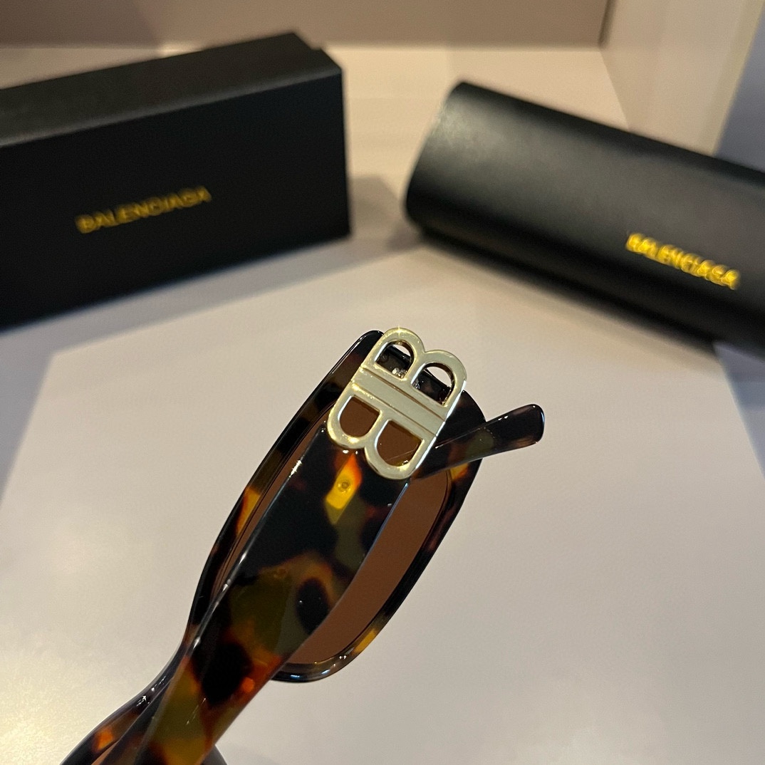 Balenciaga-Retro flat frame leaf shaped Sunglasses