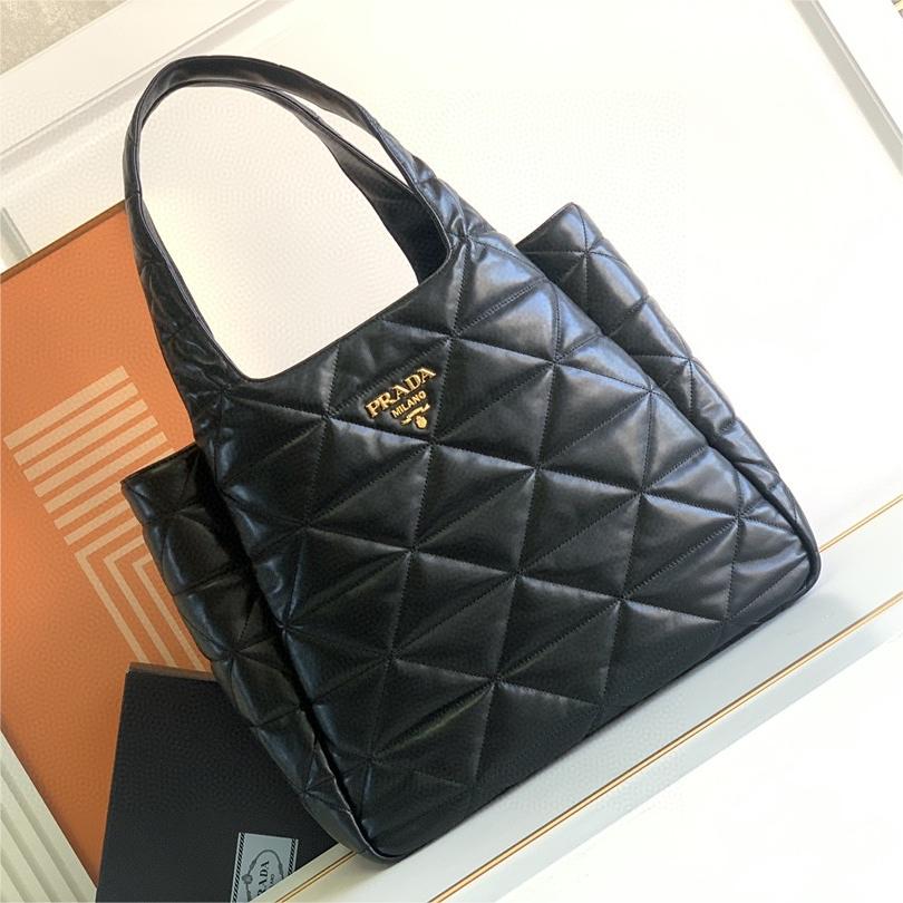 Prada-Large shopping bag, wandering bag