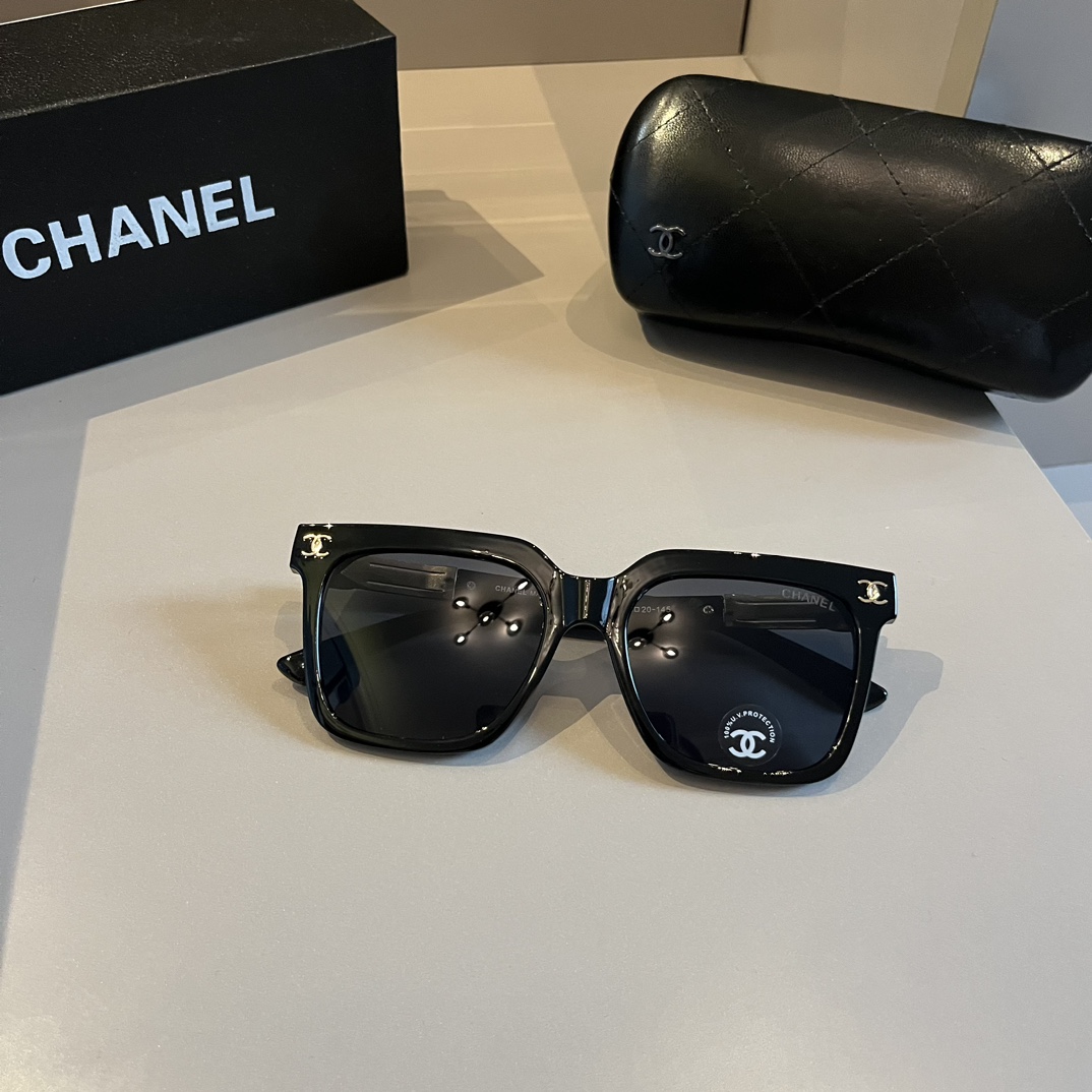 Chanel-generous framed Sunglasses