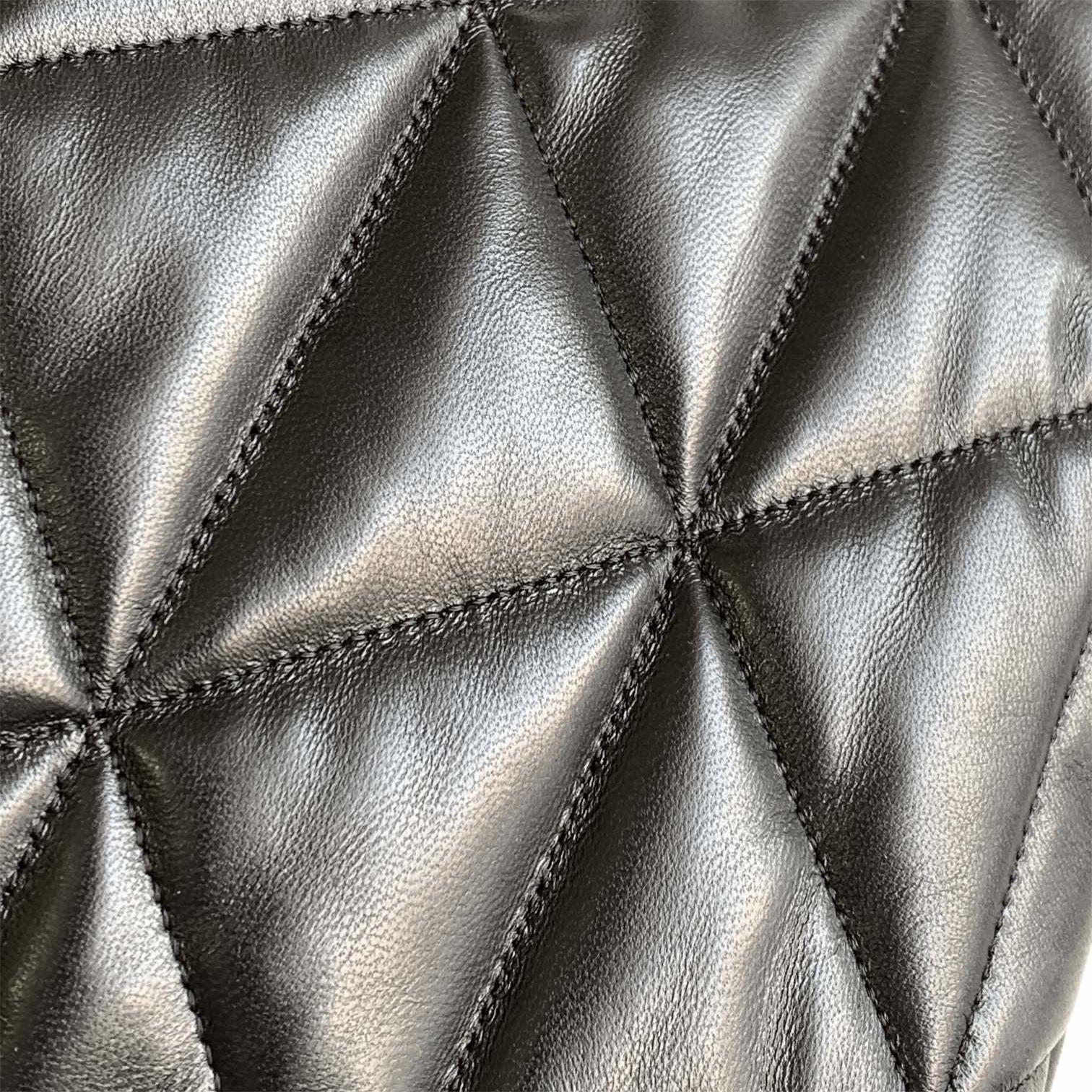 Prada-Large shopping bag, wandering bag