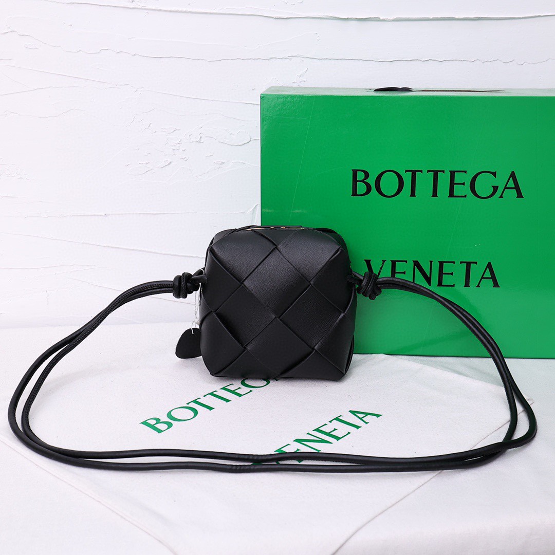 BV-Mini Introccio woven leather crossbody bag