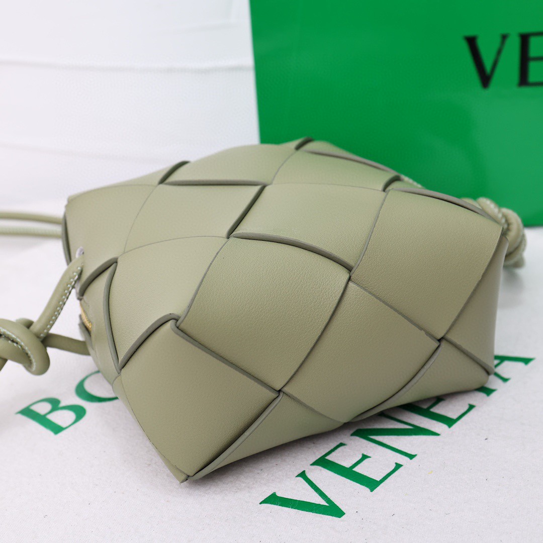 BV-Mini Introccio woven leather crossbody bag