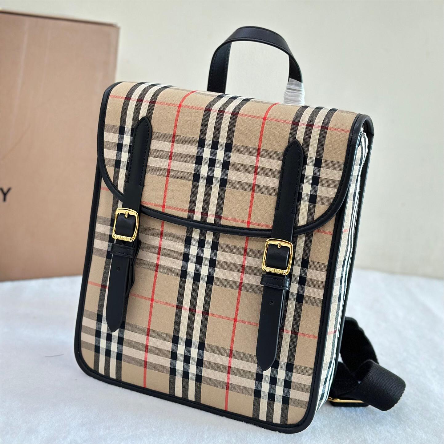 Burberry-Bouguer pattern square shaped college style