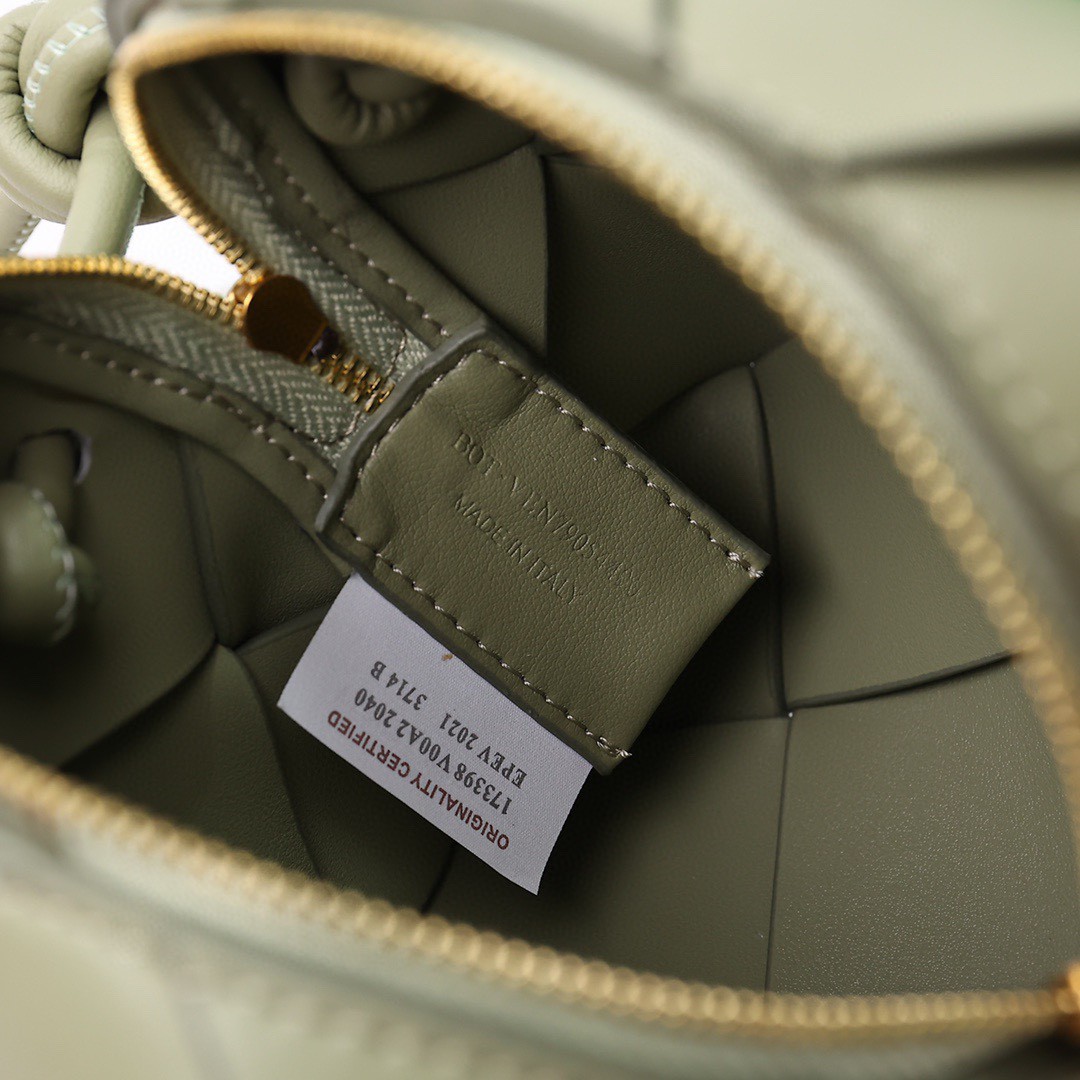 BV-Mini Introccio woven leather crossbody bag