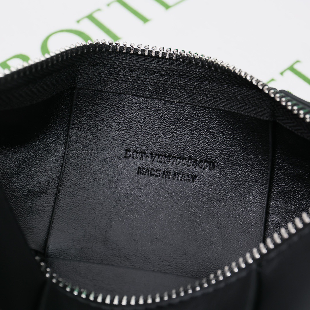 BV-Canette small cylindrical crossbody bag