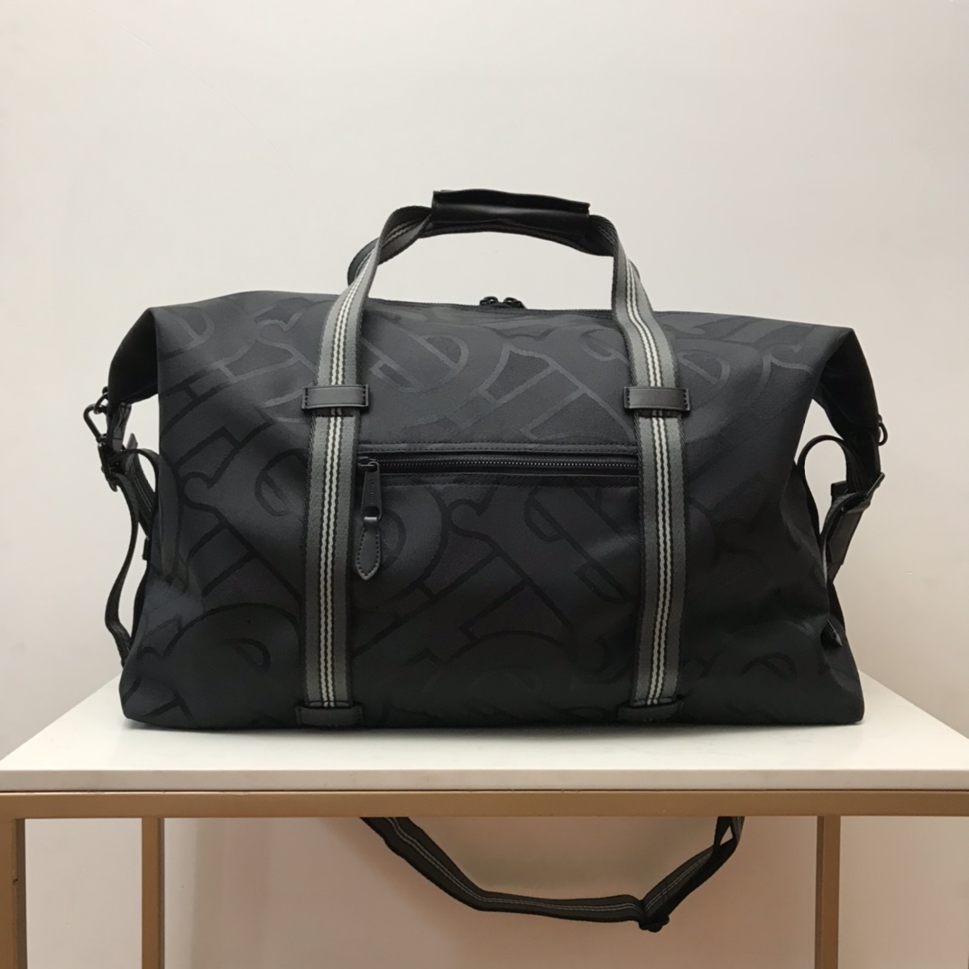 Burberry-Travel bag made of nylon waterproof material