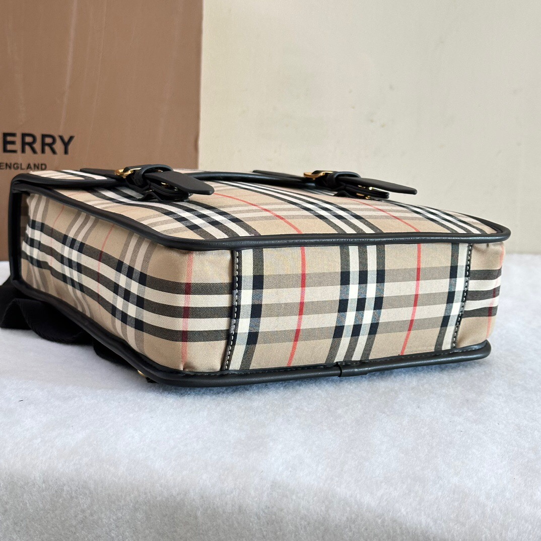 Burberry-Bouguer pattern square shaped college style