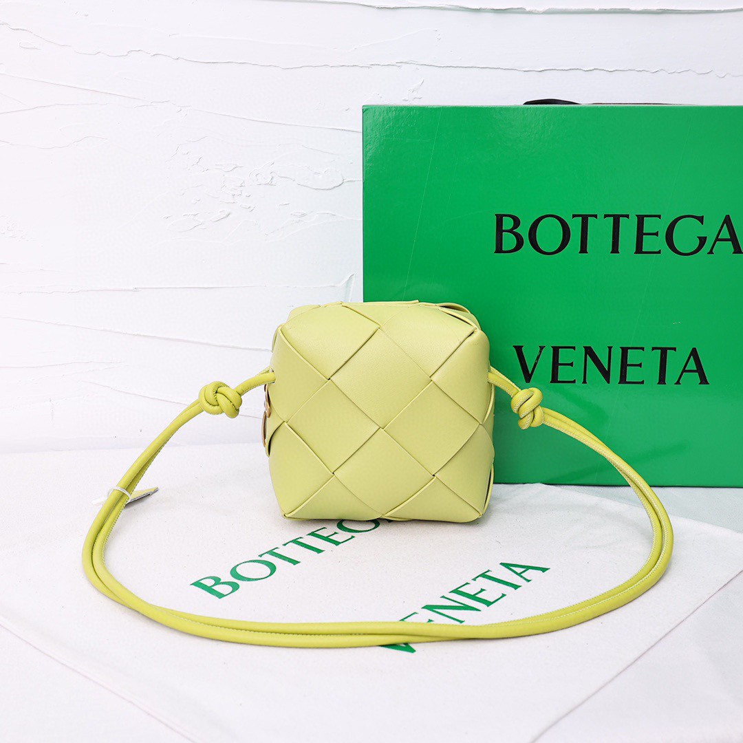 BV-Mini Introccio woven leather crossbody bag