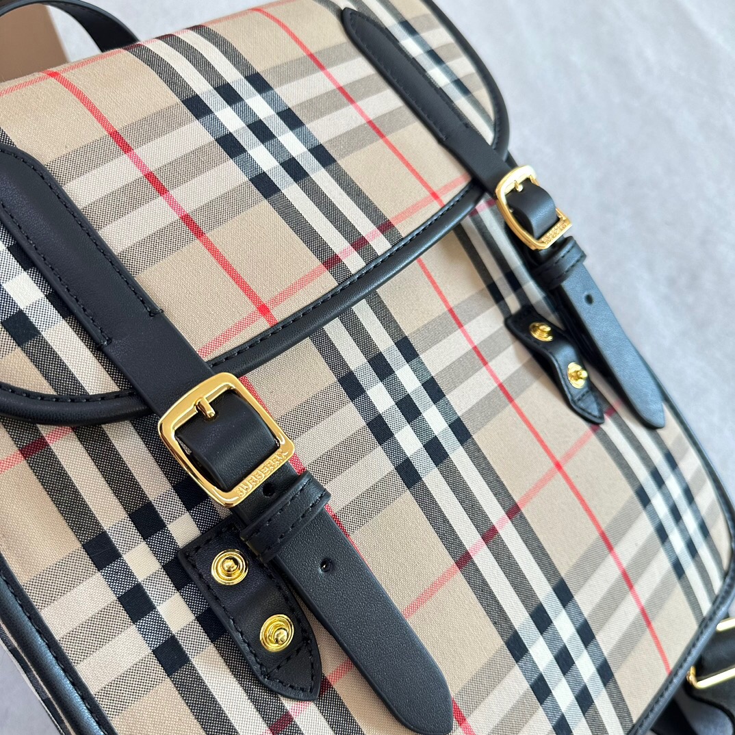Burberry-Bouguer pattern square shaped college style