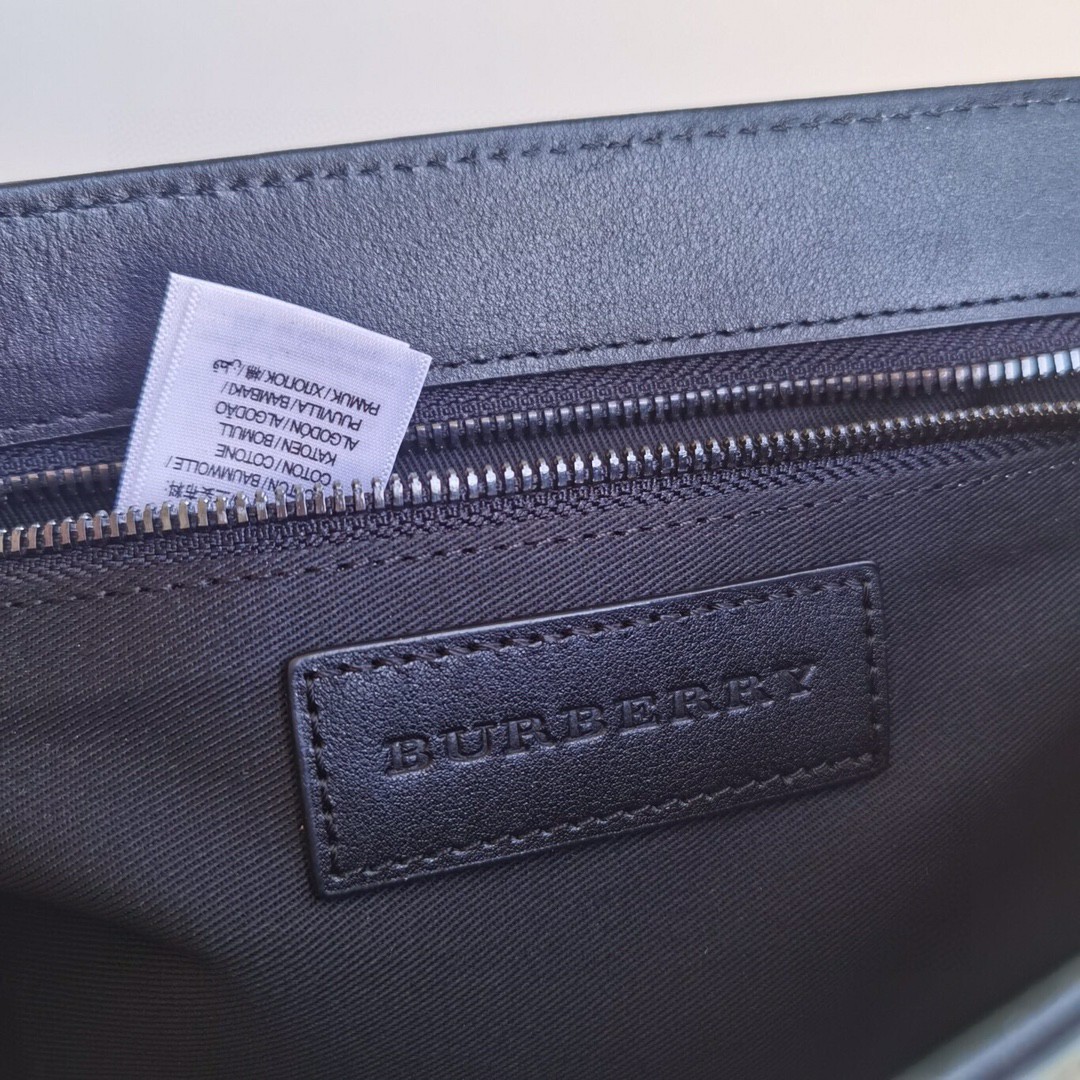 Burberry-messenger