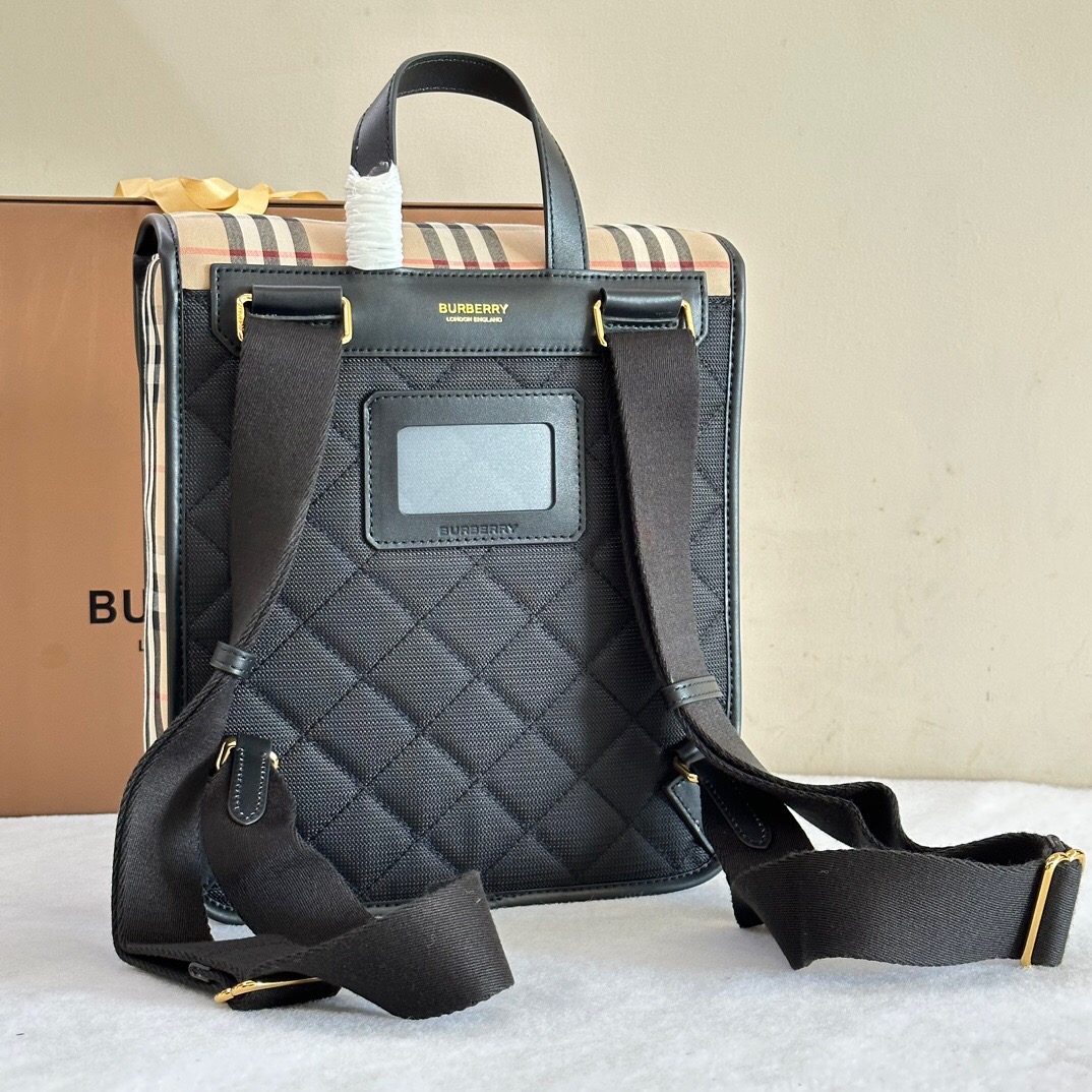 Burberry-Bouguer pattern square shaped college style