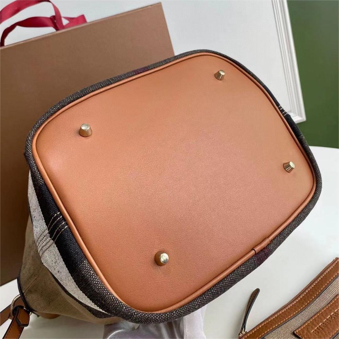 Burberry-The Ashby handbag