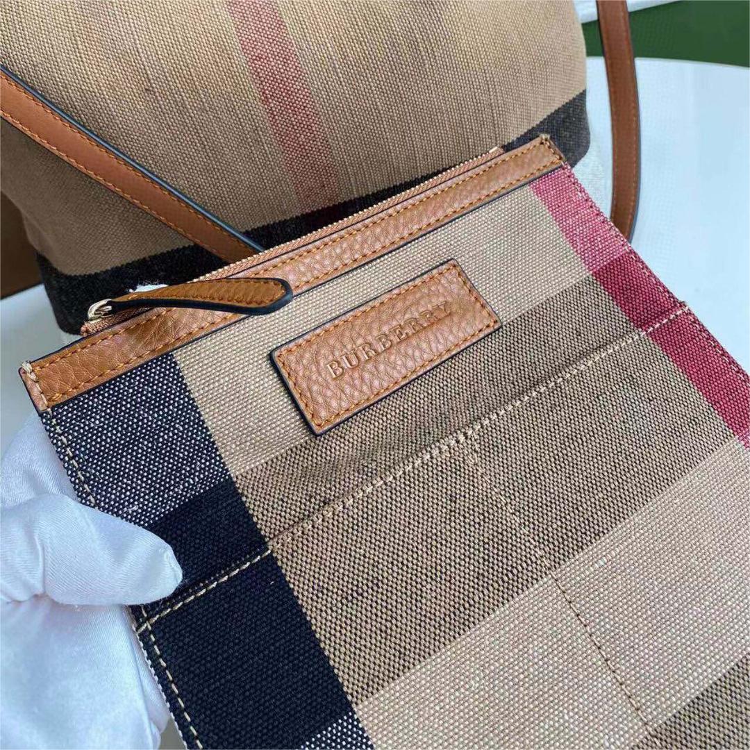 Burberry-The Ashby handbag