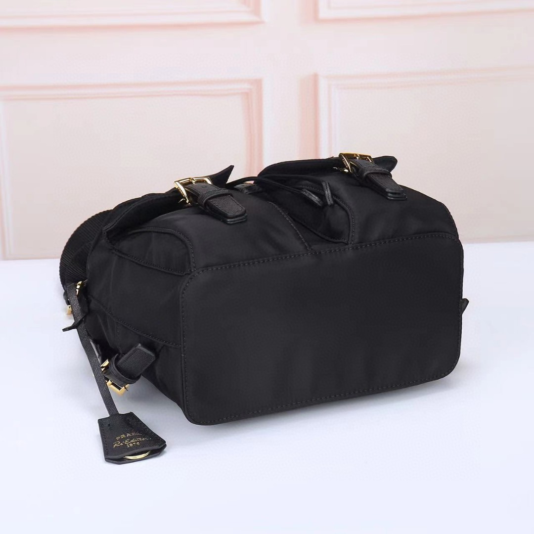 Prada-Golden buckle classic backpack