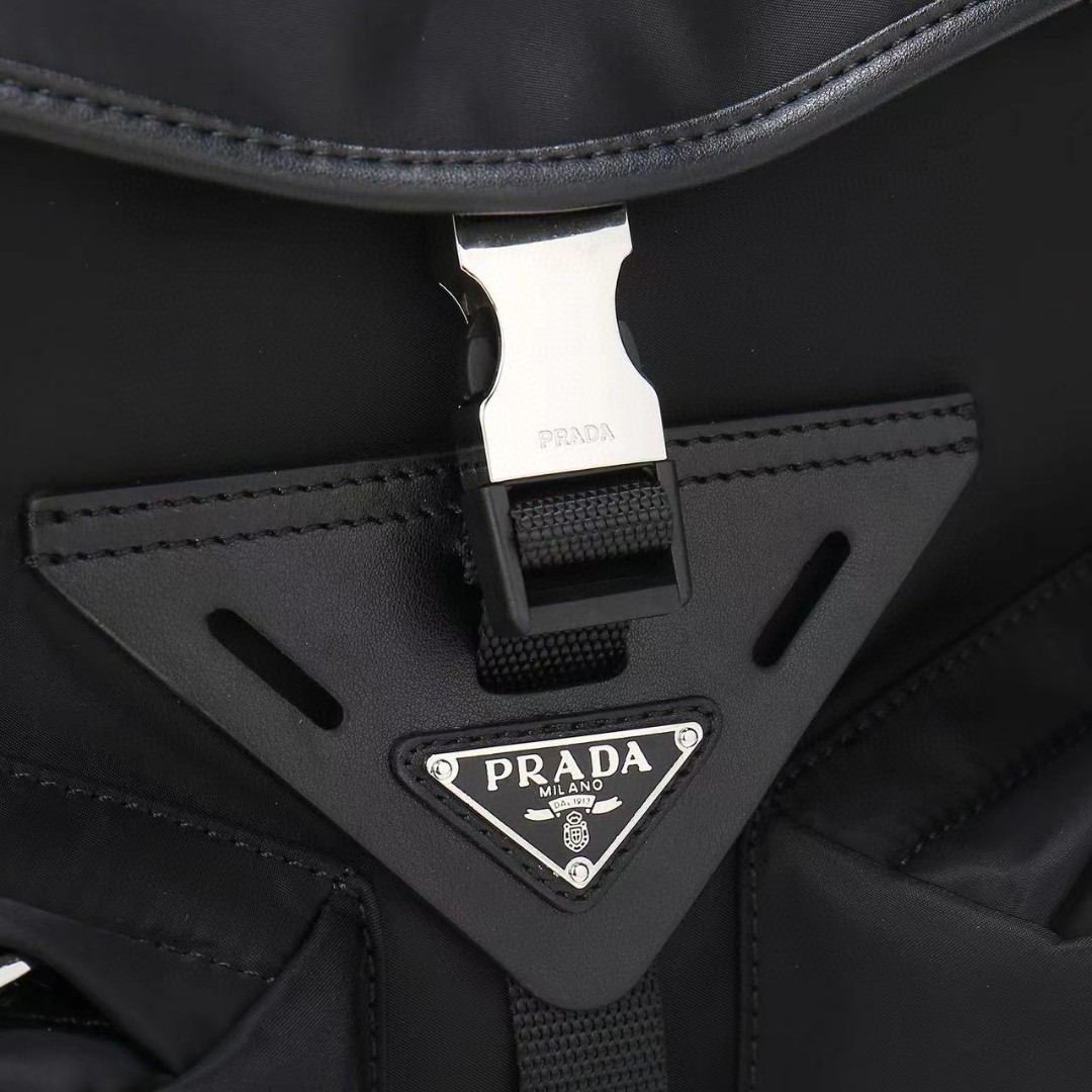 Prada-Flip cover buckle diagonal cross bag
