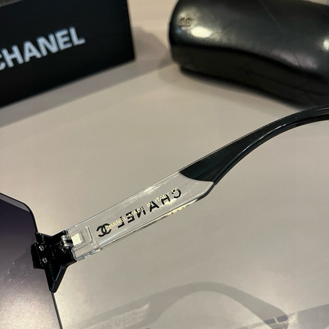 Chanel-Large box unisex Sunglasses