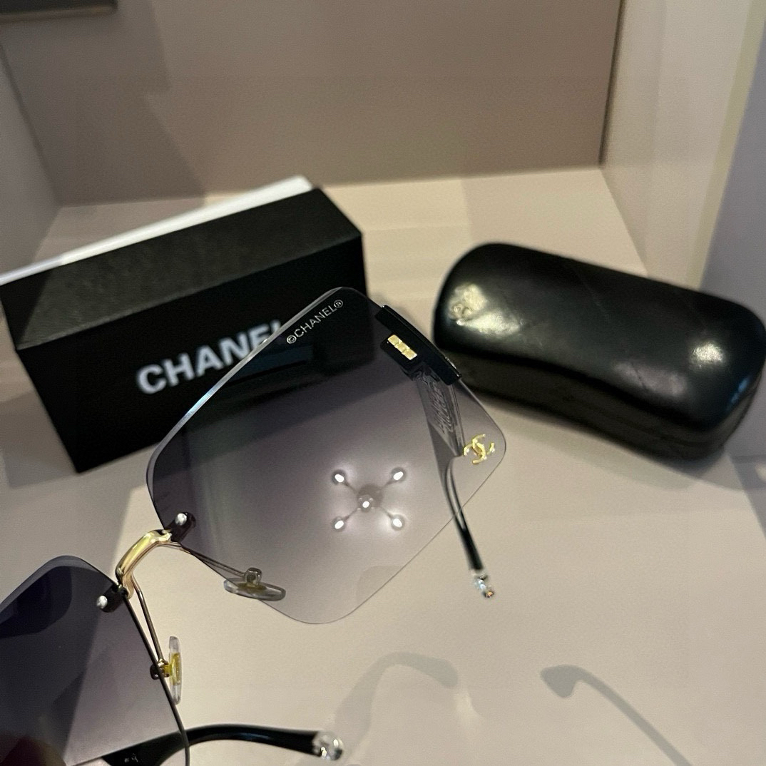 Chanel-Large box unisex Sunglasses