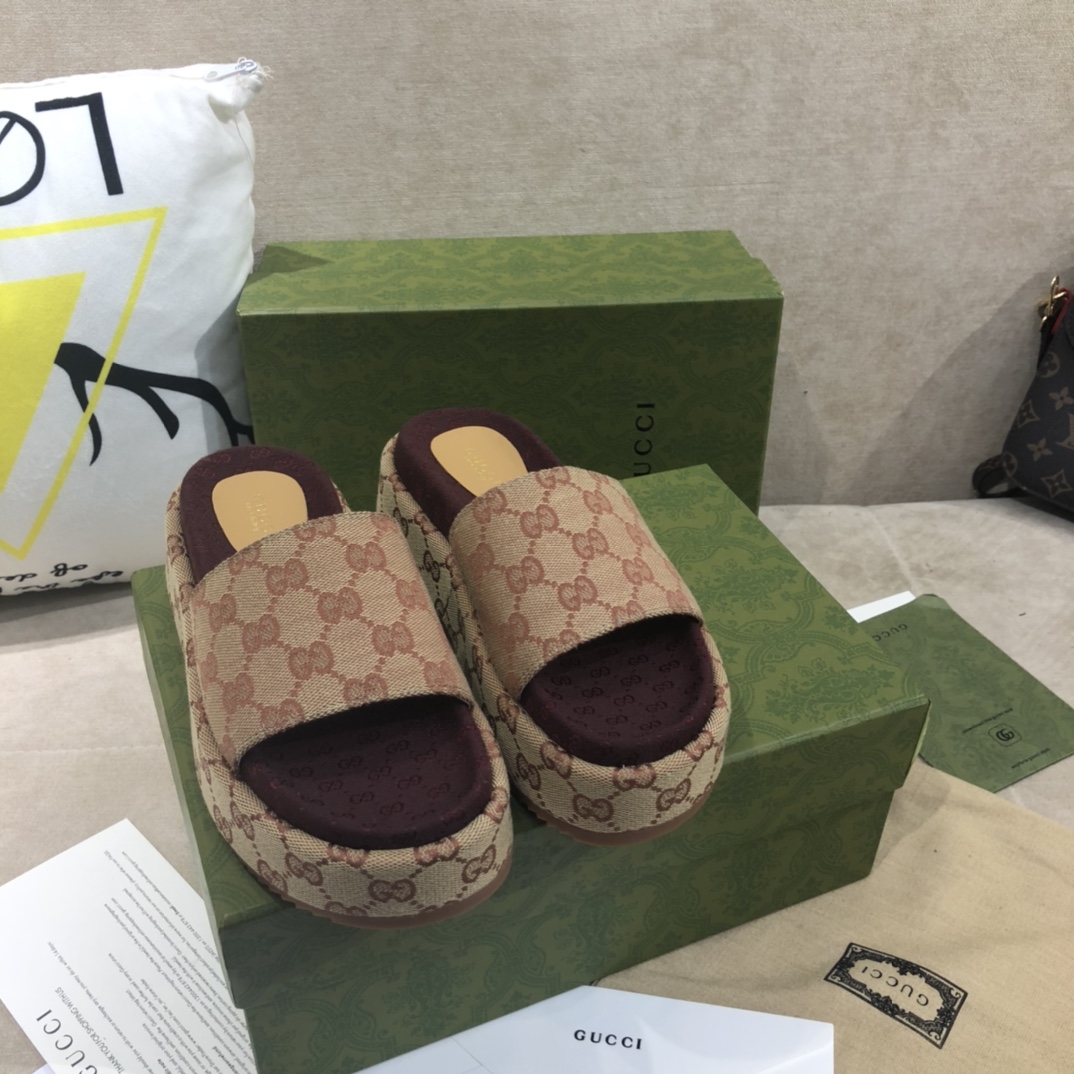 Gucci-Latest spring and summer fashion show Slippers