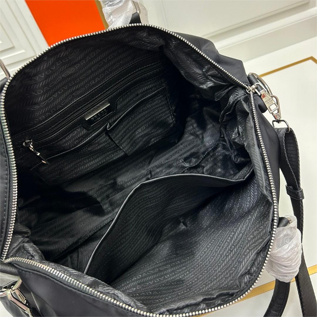 Prada-Autumn and winter tote bag