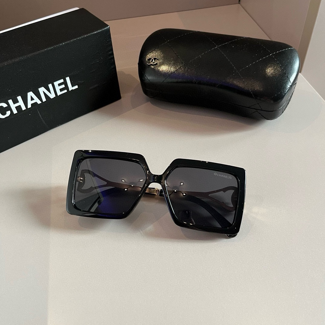Chanel-Socialite style sun visor Sunglasses