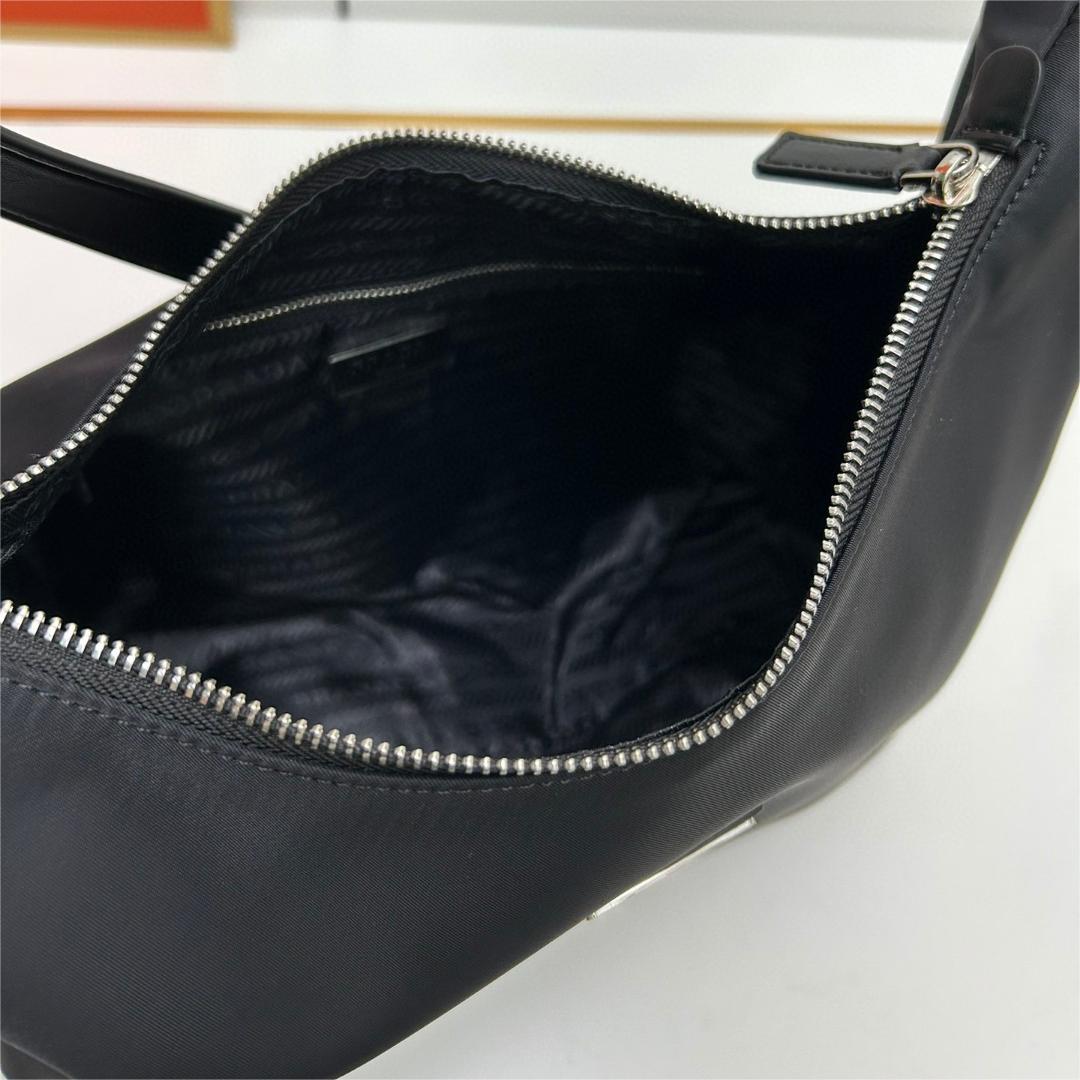 Prada-Hobo used armpit bag