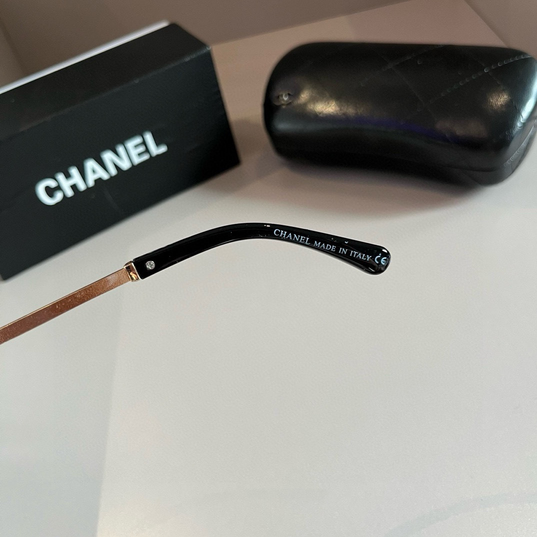 Chanel-Socialite style sun visor Sunglasses
