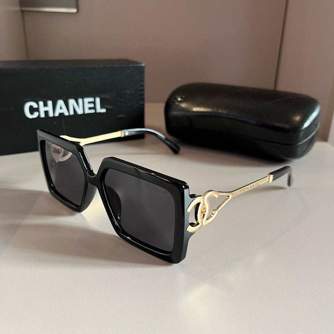 Chanel-Socialite style sun visor Sunglasses