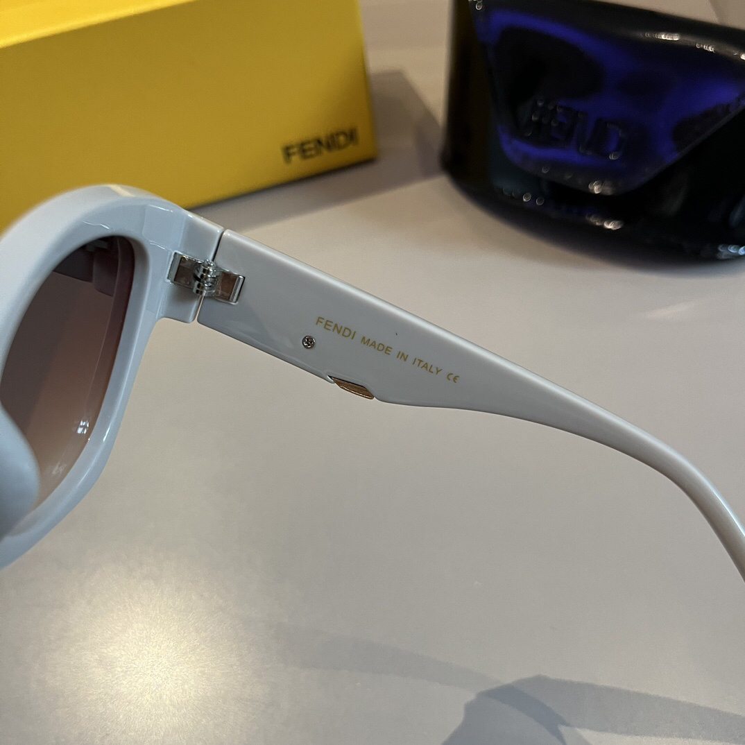 Fendi-Round frame versatile Sunglasses