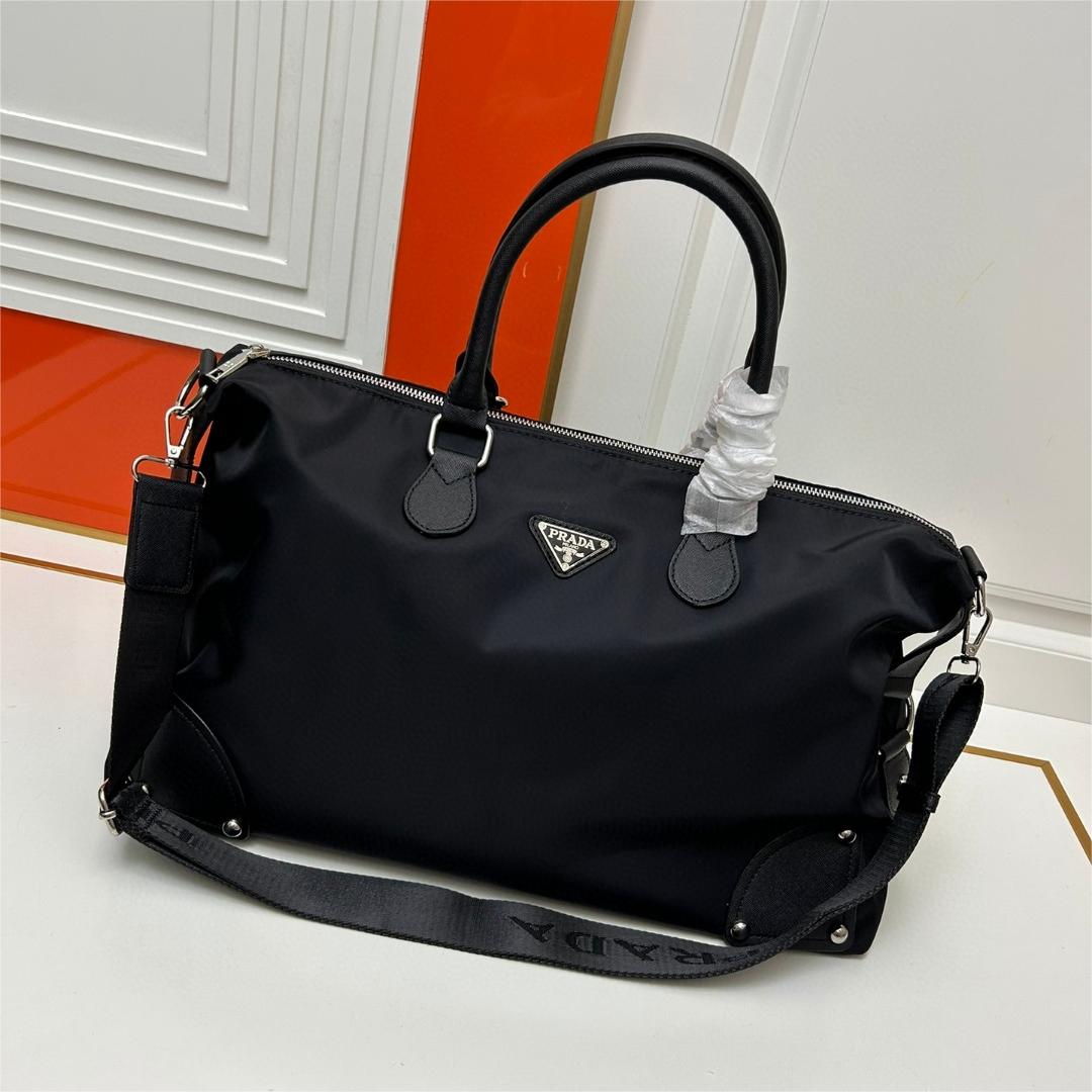 Prada-Autumn and winter tote bag
