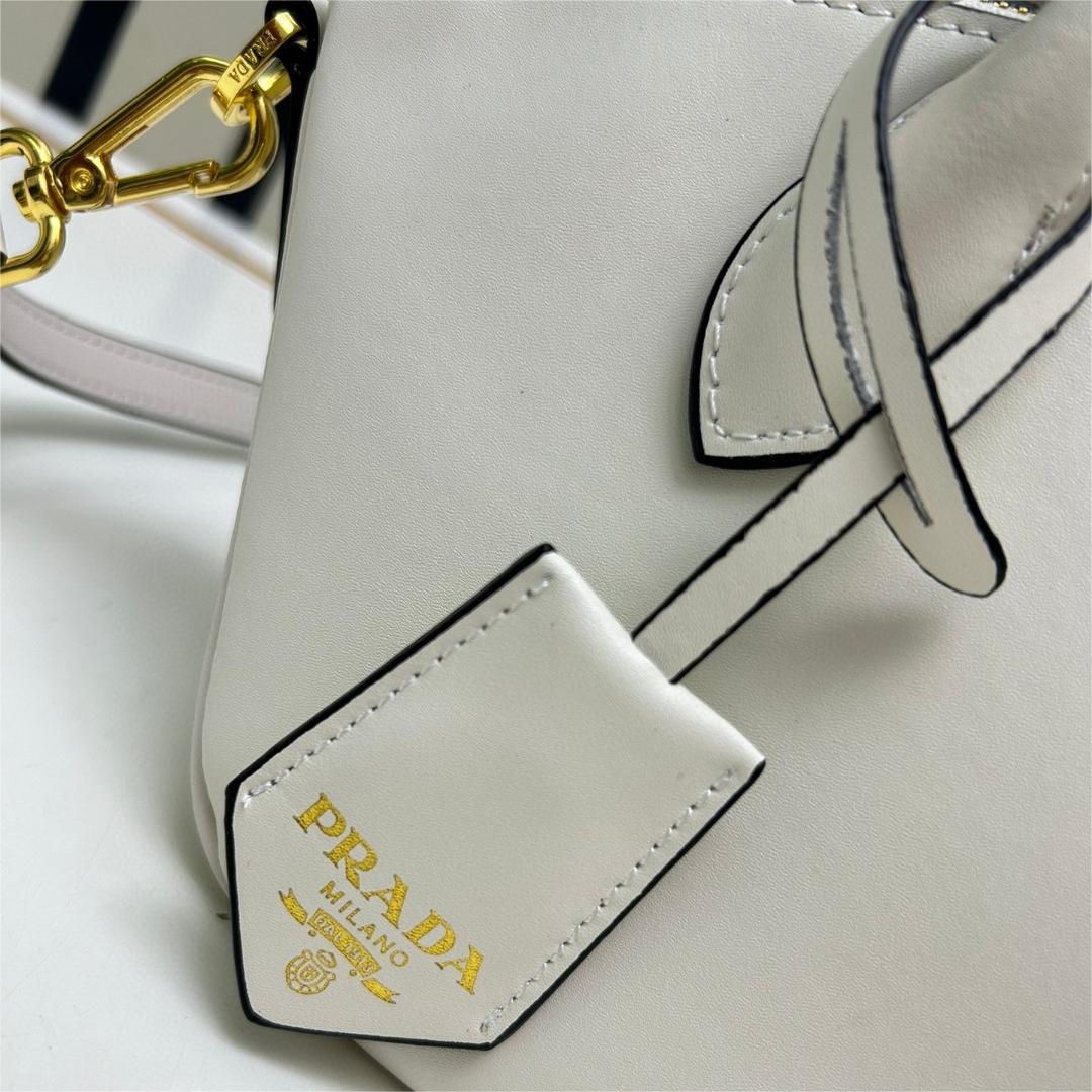 Prada-Long handled Zipper Dumpling Bun