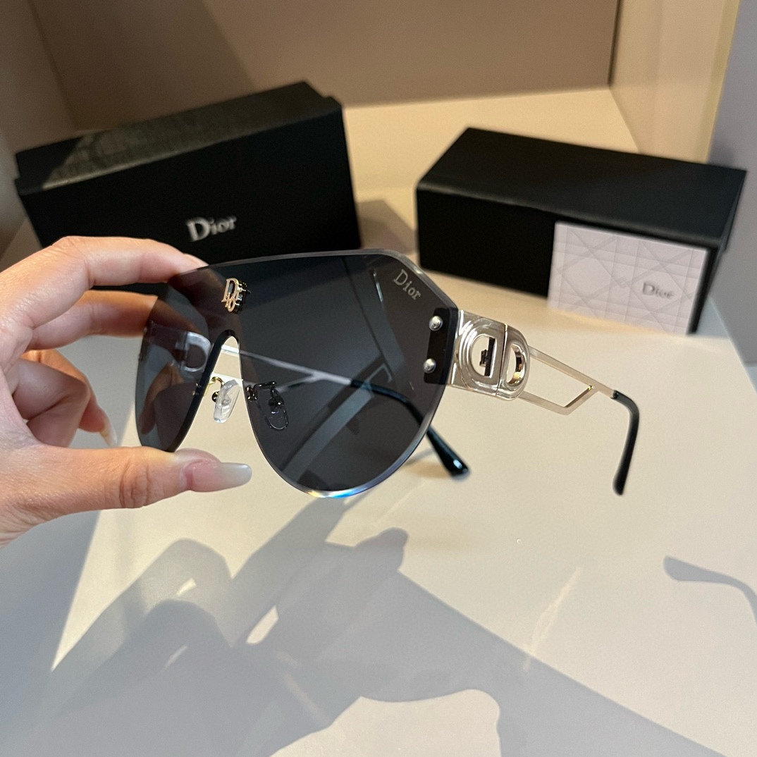 Dior-lightweight and versatile women's sunglasses