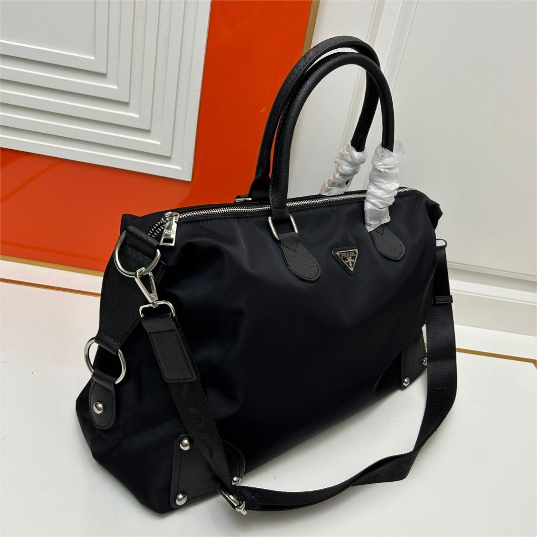 Prada-Autumn and winter tote bag