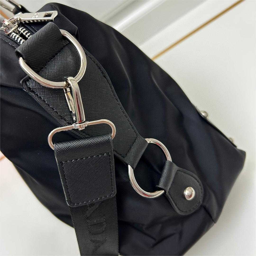 Prada-Autumn and winter tote bag