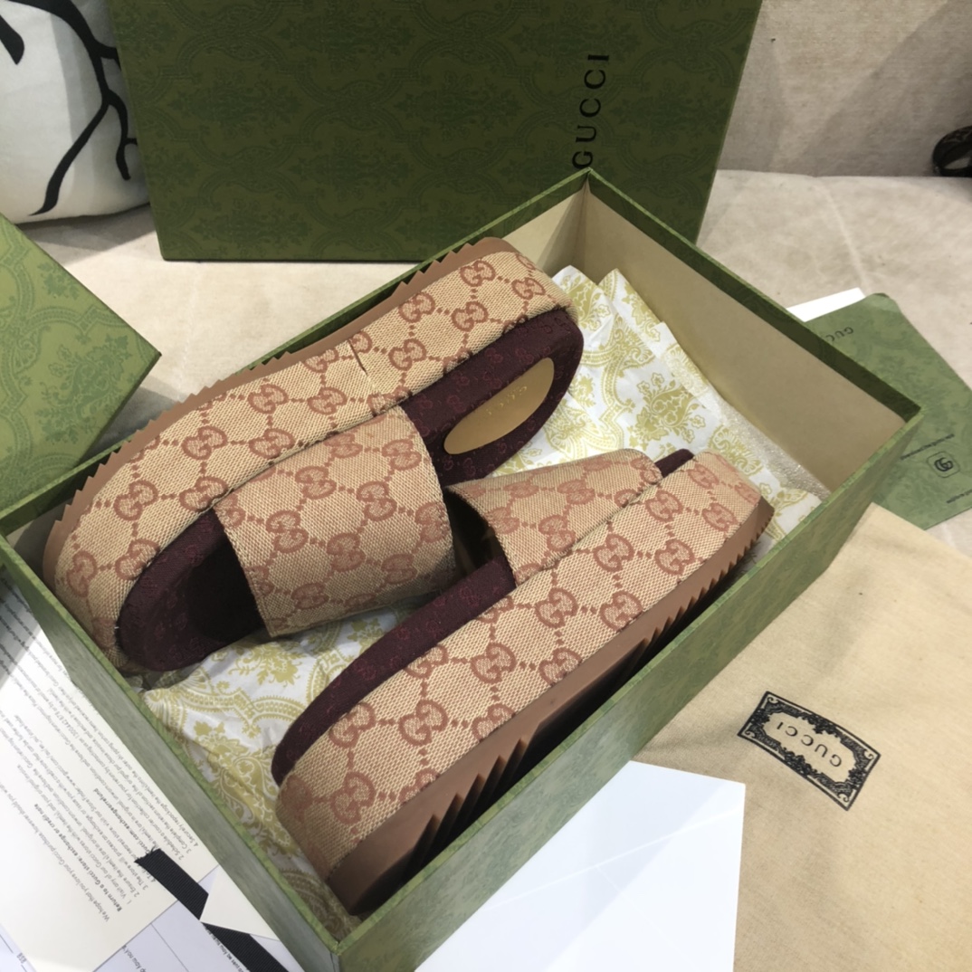 Gucci-Latest spring and summer fashion show Slippers