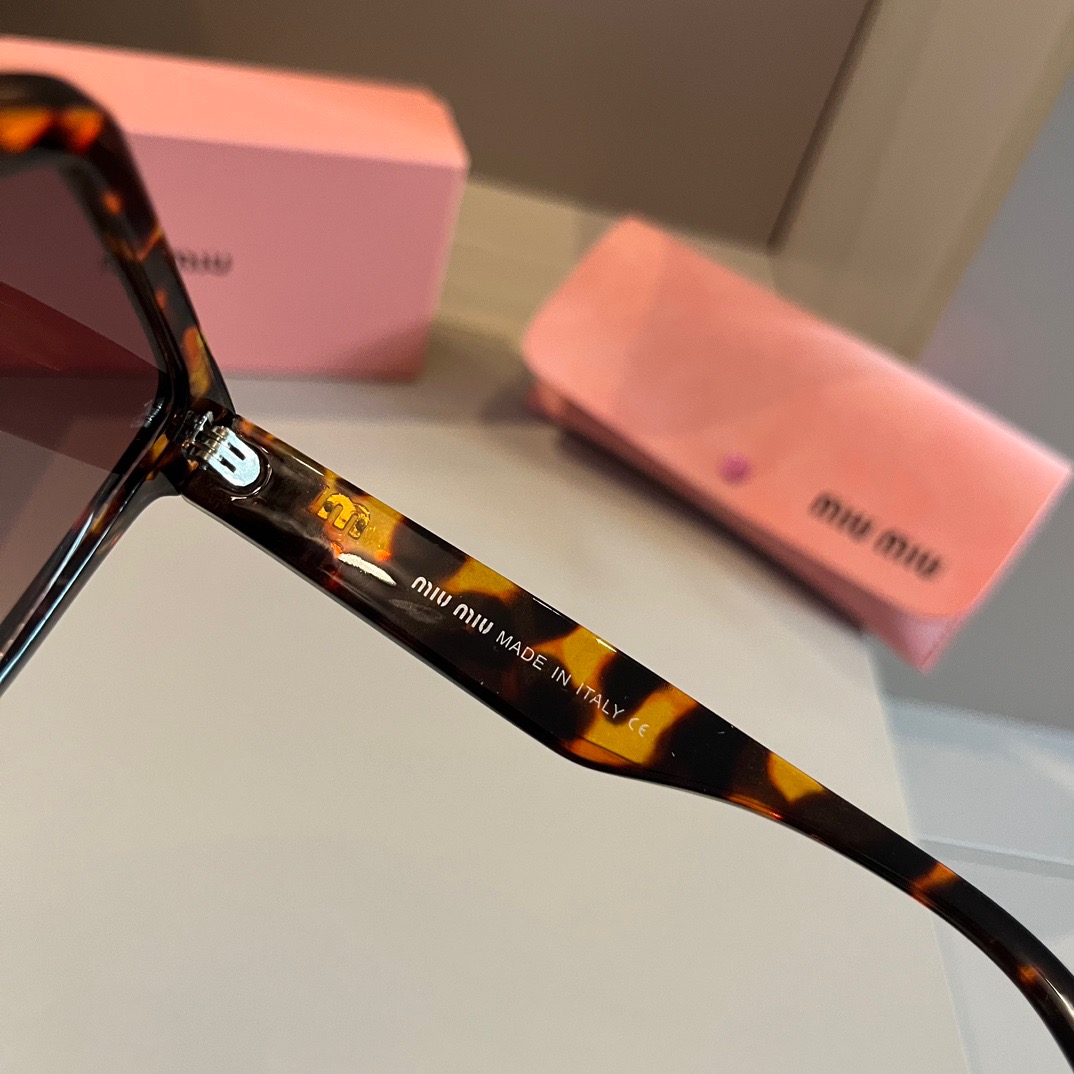MIUMIU-New black gold Sunglasses