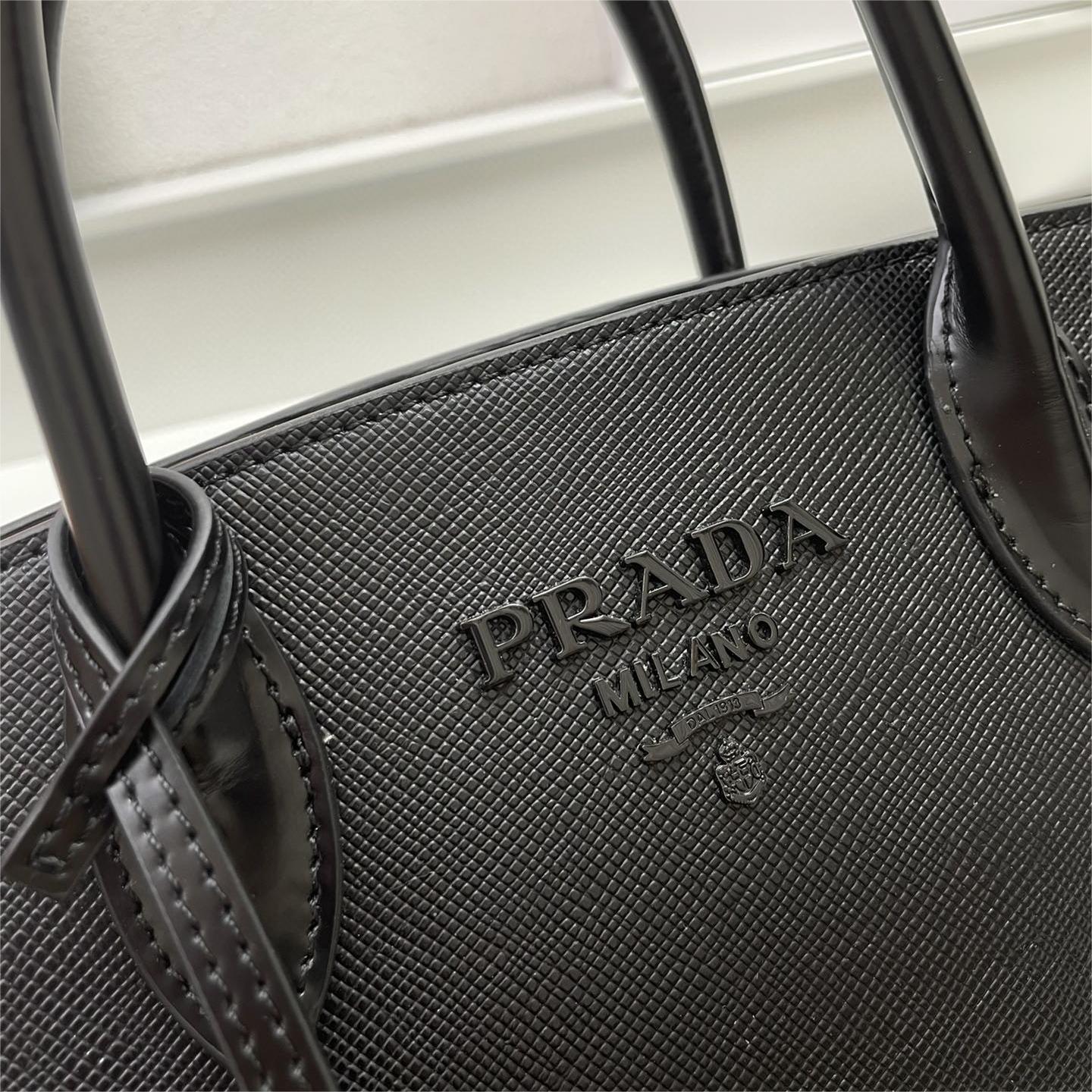 Prada-Safiano Zipper Killer Bag