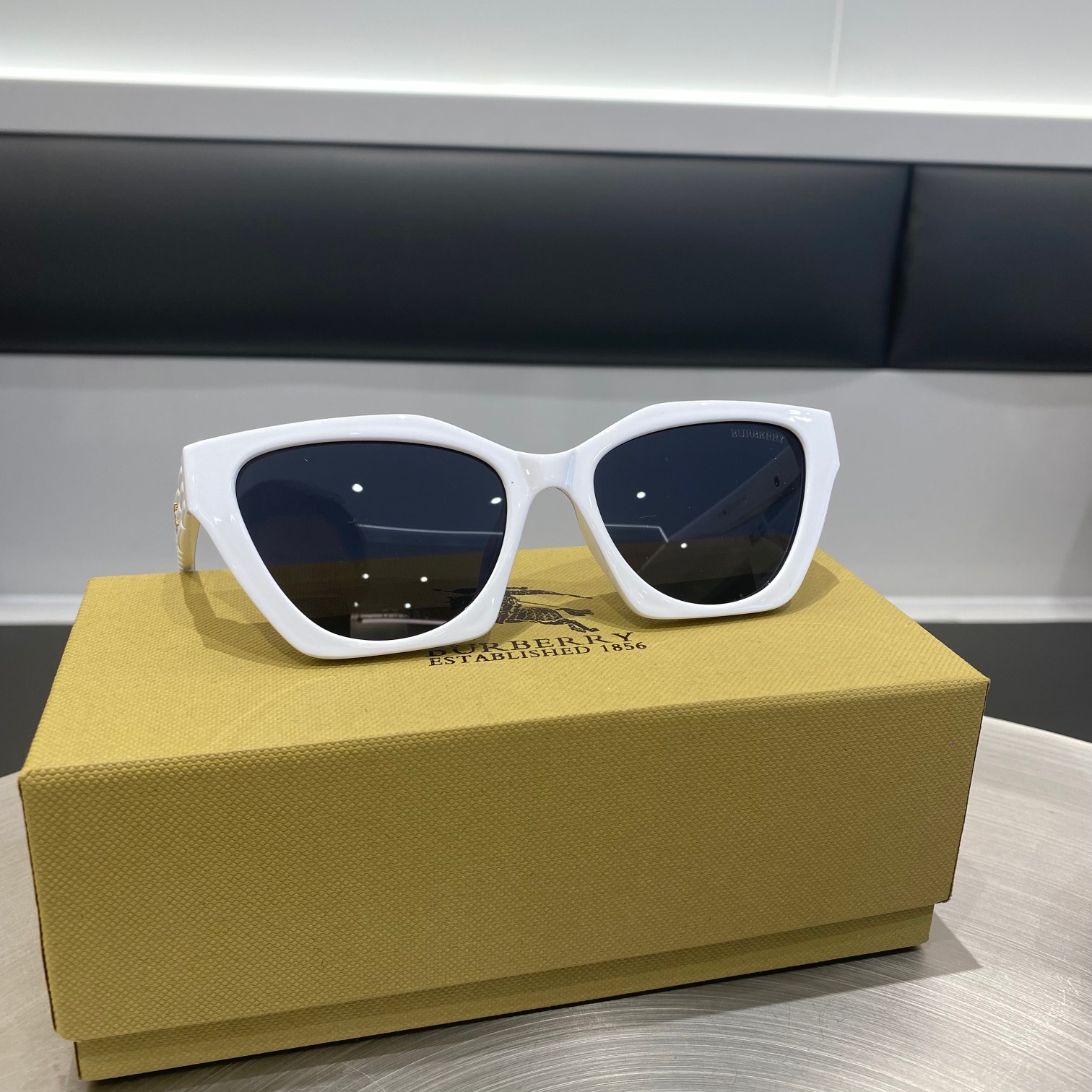 Burberry-unisex polarized sunglasses