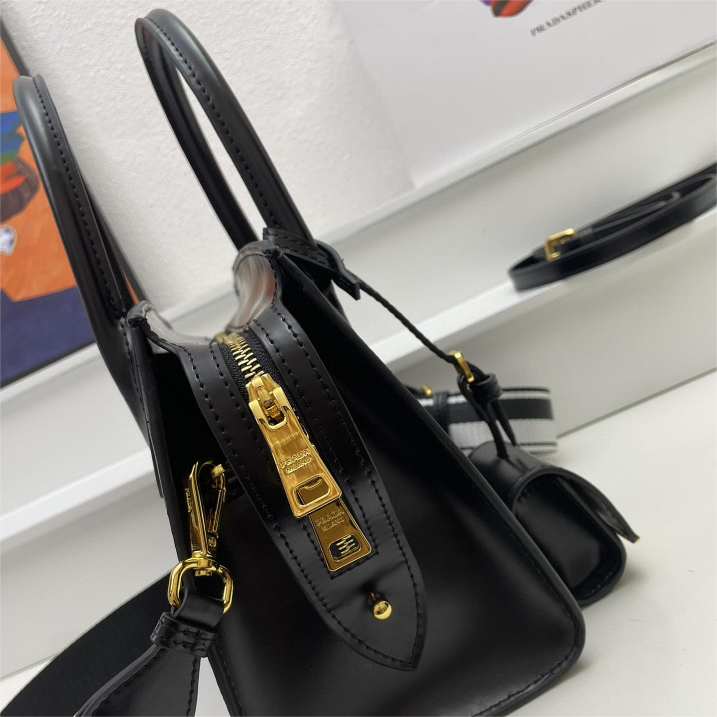 Prada-Safiano Zipper Killer Bag