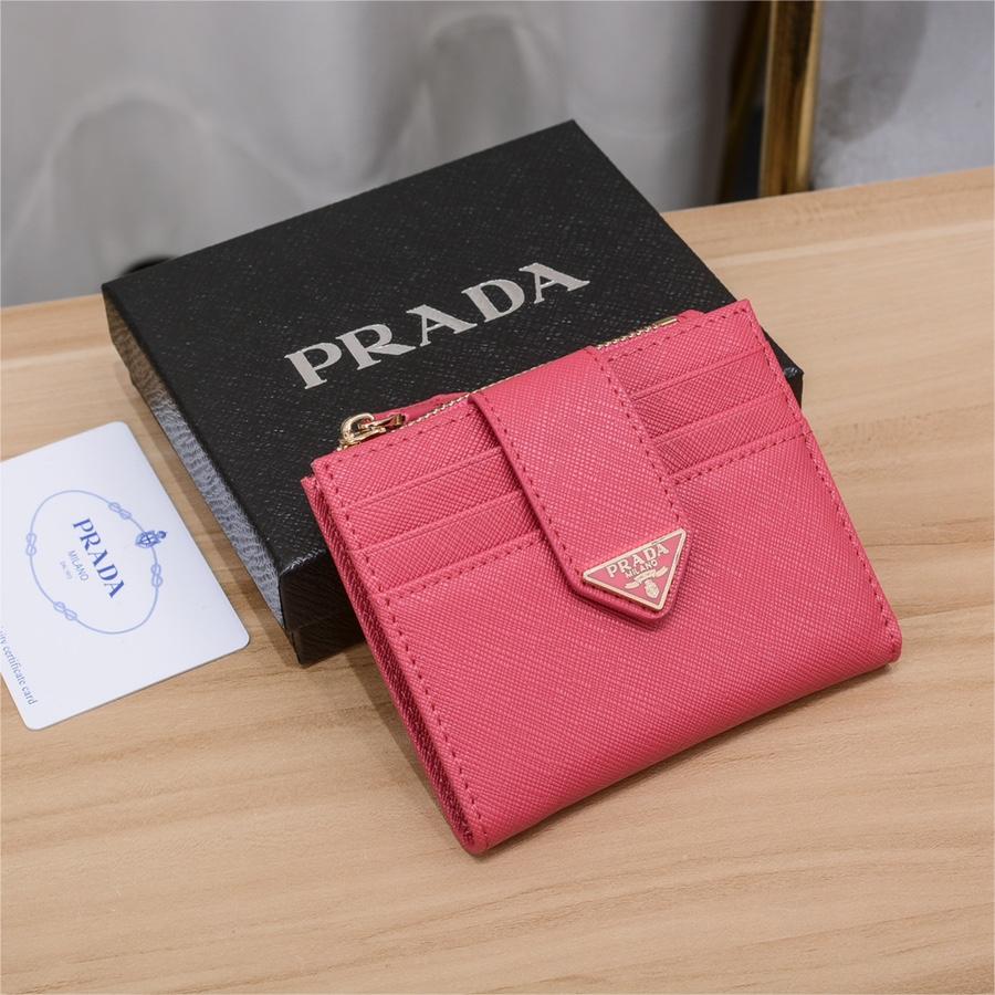 Prada-Cross shaped short clip