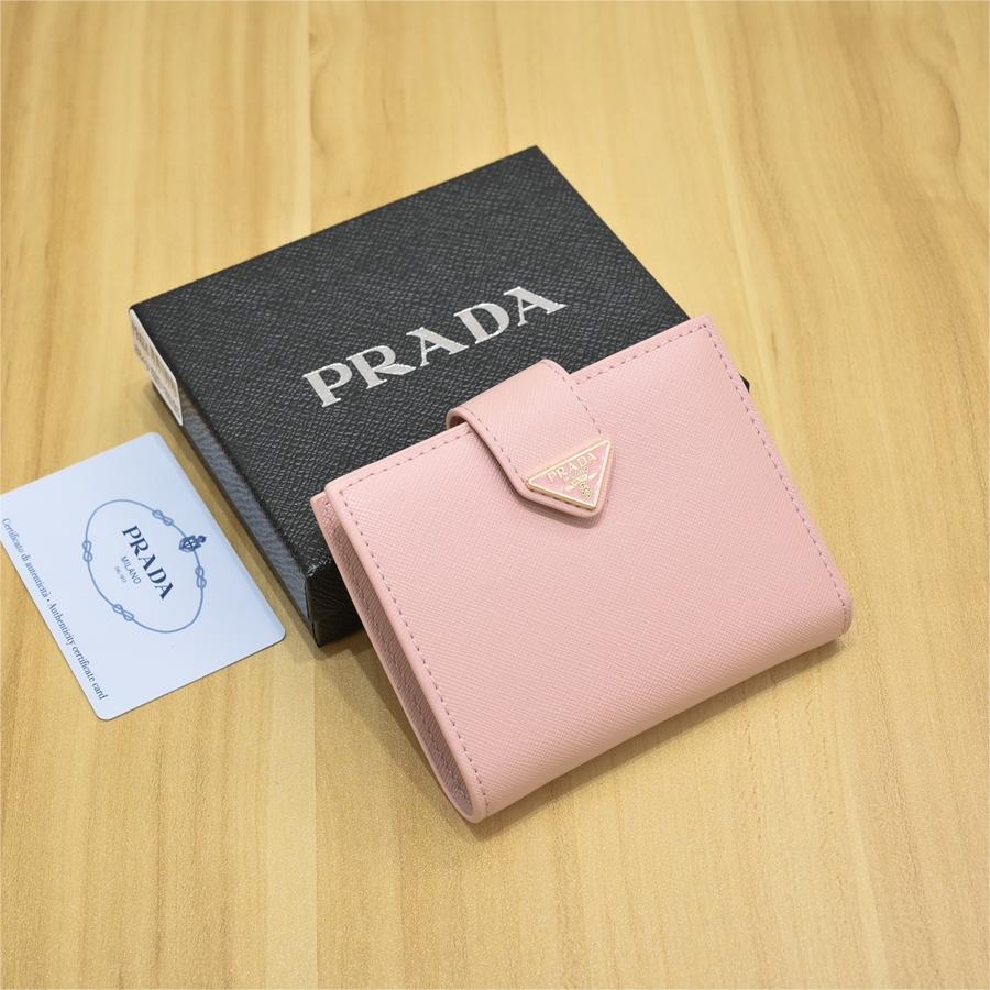 Prada-Cross shaped short clip