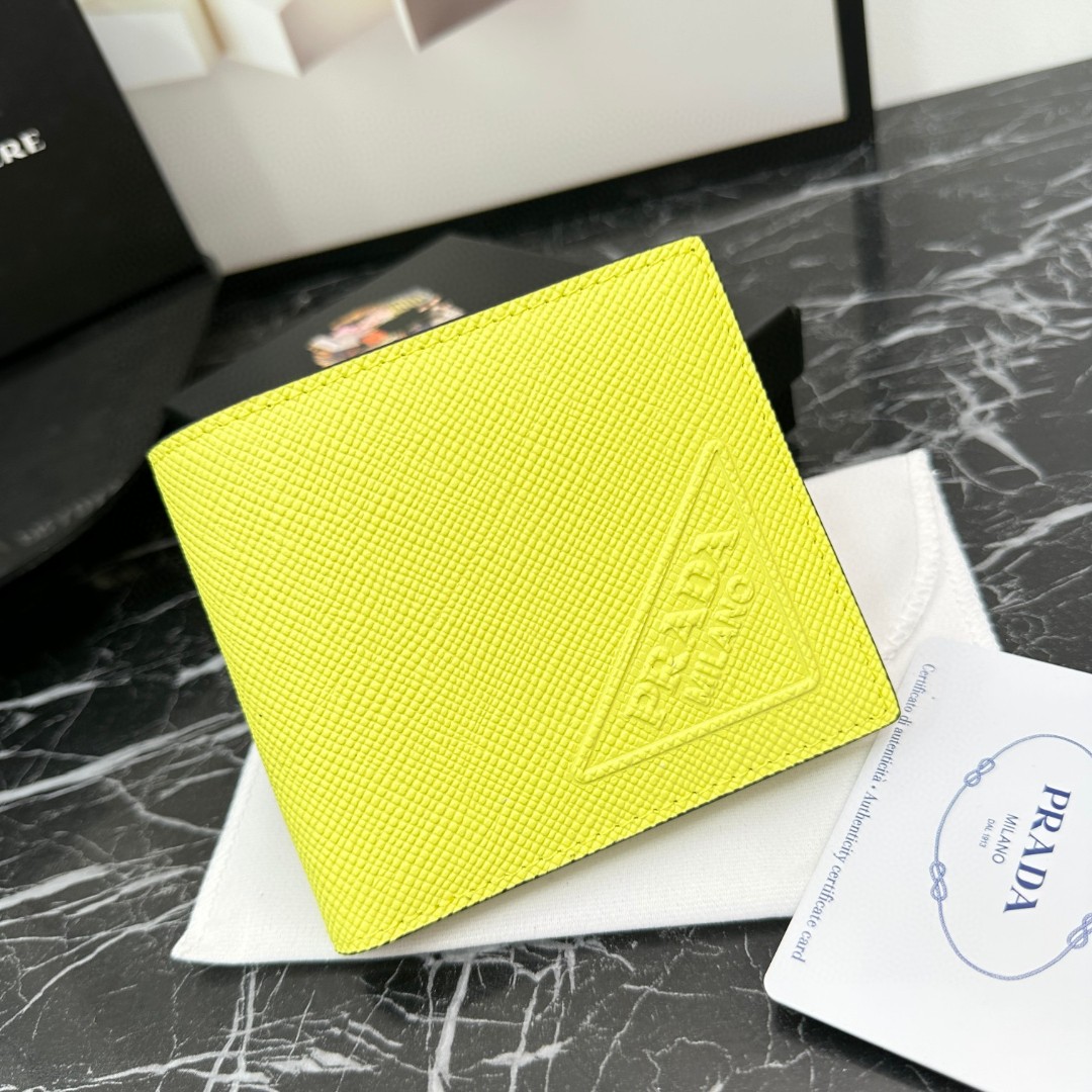 Prada-Men's short clip