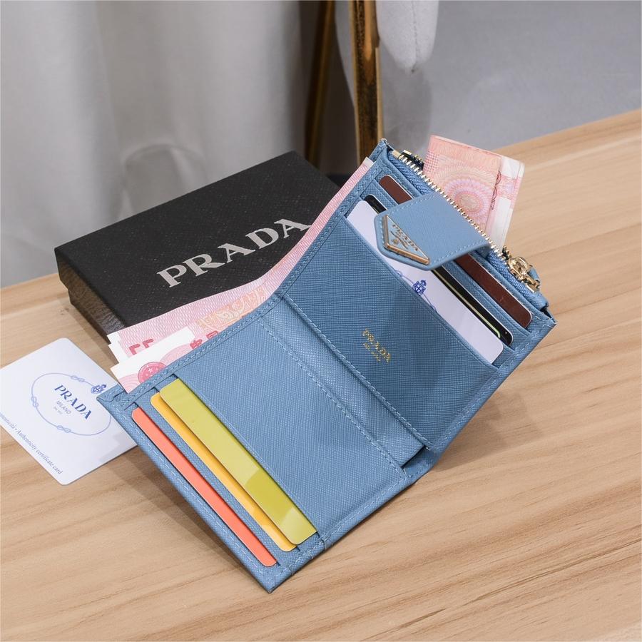 Prada-Cross shaped short clip