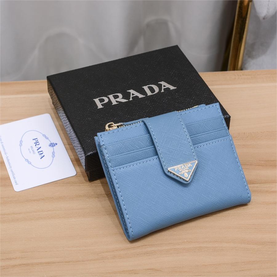 Prada-Cross shaped short clip