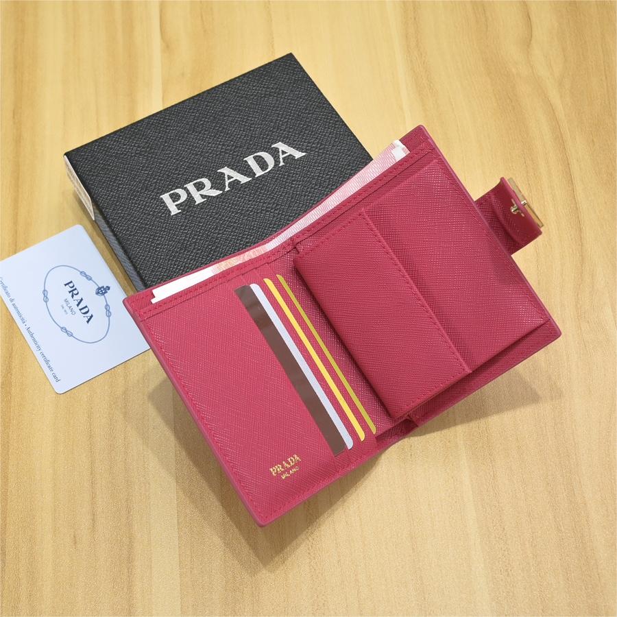 Prada-Cross shaped short clip