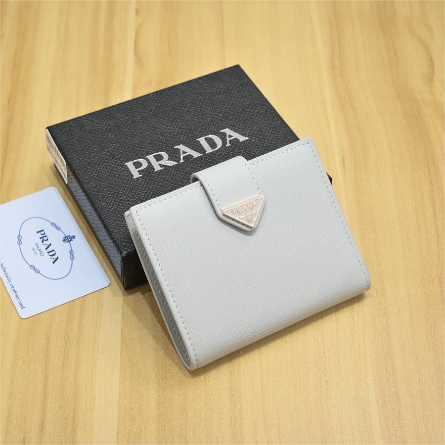 Prada-Cross shaped short clip