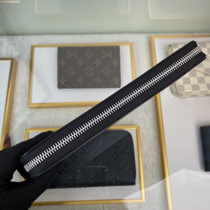 LV-Cross pattern black large single pull wallet