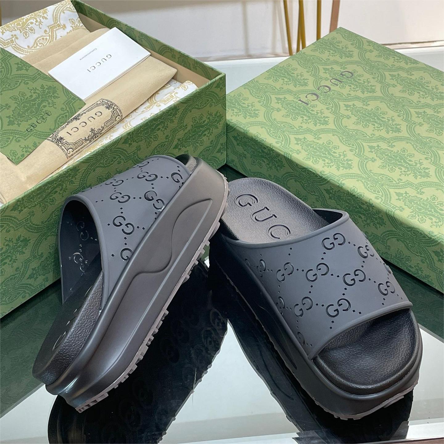 GUCCI-Hollow carved cloud beach lazy sandals